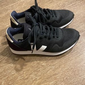 Veja, black, mesh & suede, sneakers, never worn, 7